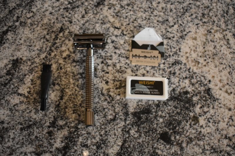 Weishi Safety Razor Nostalgic package with a lay flat image of all contents