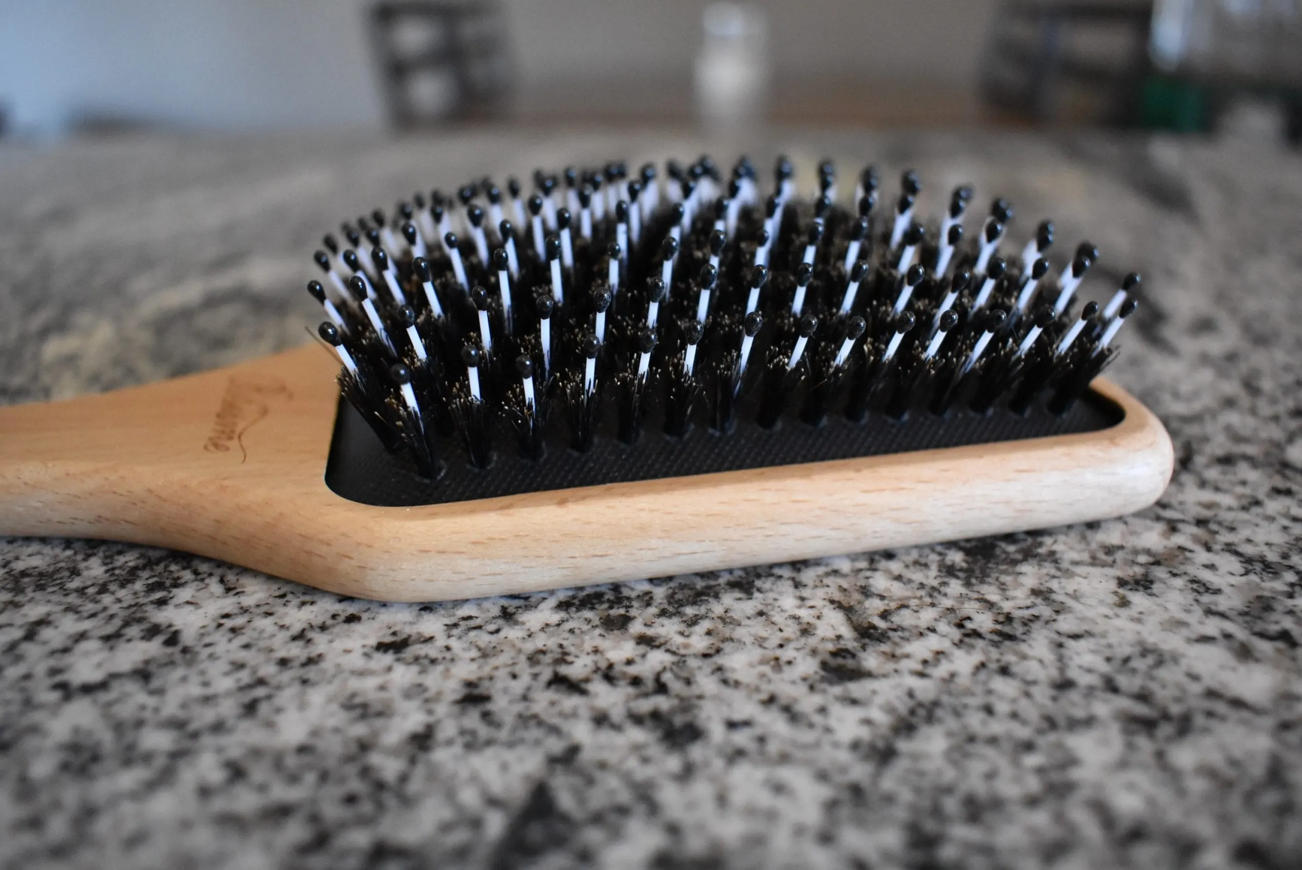 Side profile of the bristles of the Bsisme Boar Bristle and Nylon Paddle Hairbrush