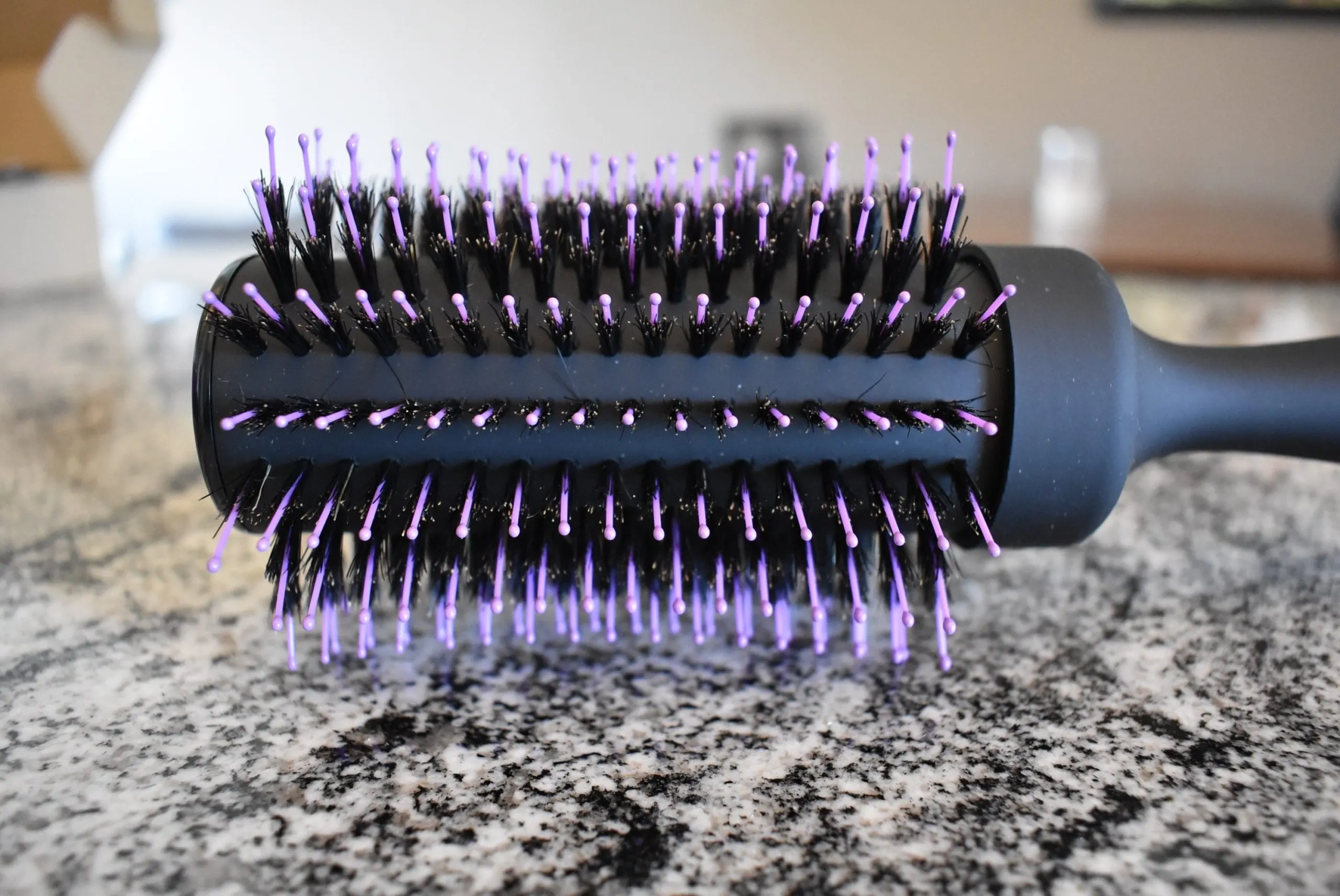Close up of the pins of one of the best hair brushes, the Wet Brush Break-Free Volume & Body Round Brush
