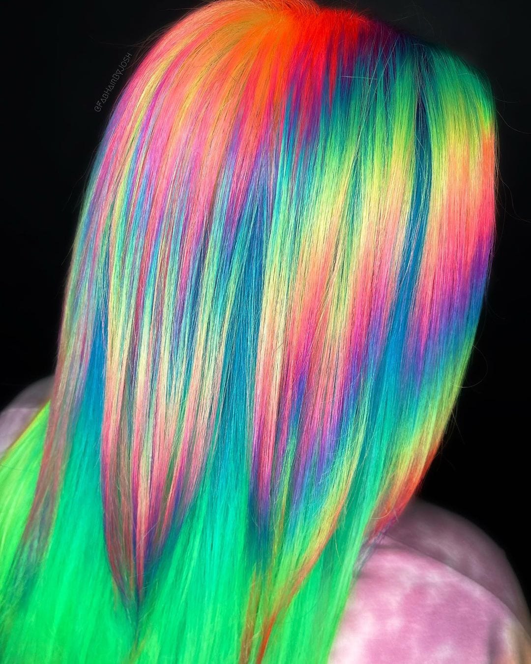 Halographic hair that looks like the Neon Aurora