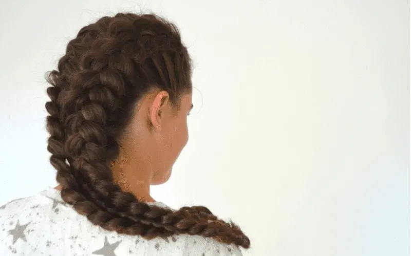 For a post on types of braids, a woman with such a style shown from behind wearing a star shirt