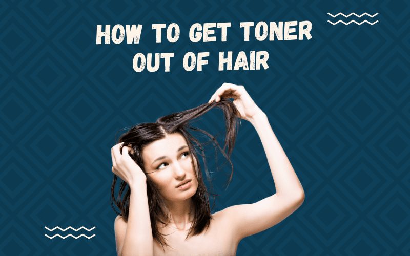 Tiêu đề ảnh How to Get Toner Out of Hair có hình ảnh một người phụ nữ bán khỏa thân vén chân tóc lên và nhìn lên trên nền xanh lam