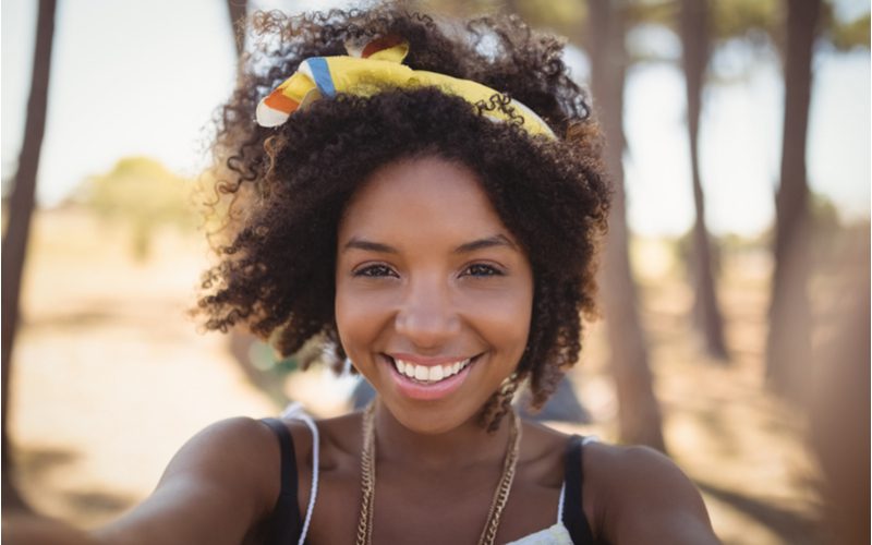 Another way to get rid of frizzy hair using a headband featuring a black woman wearing this style
