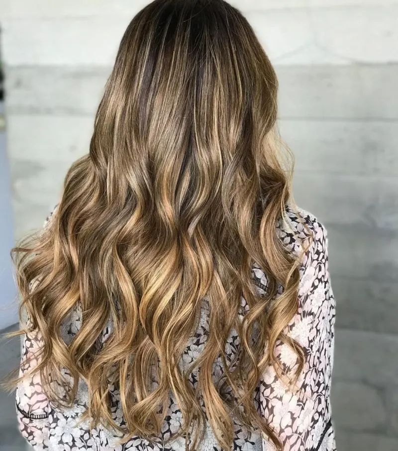 Classic Highlights Brown hair with blonde highlights