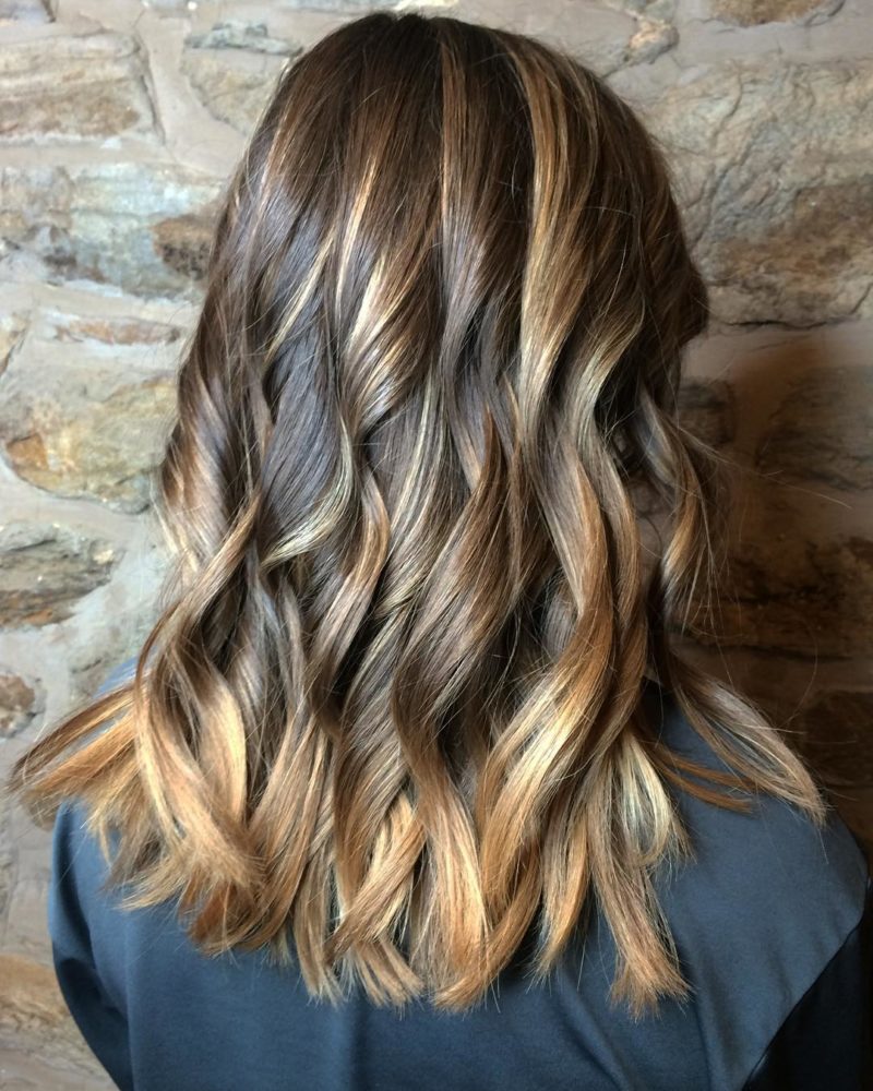 Wavy Mix Brown hair with blonde highlights