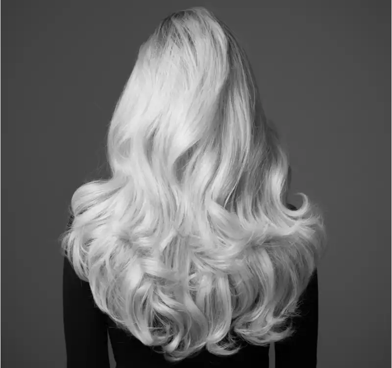 Woman with Heatless Bun Curls on type 1C hair
