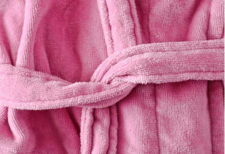 What Are Robe Tie Curls? How to Nail This Heatless Look