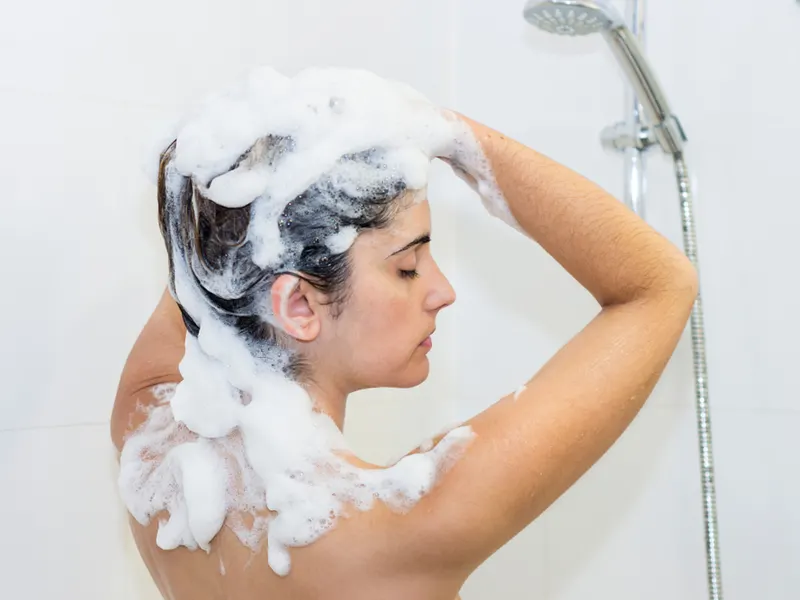 Woman using a shampoo with cocamide mea on her hair