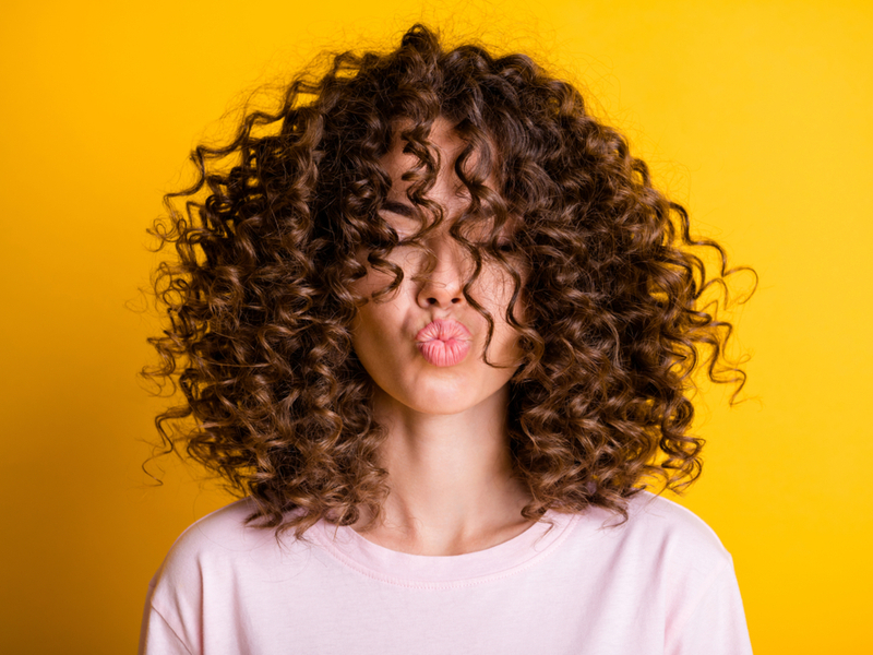 Curly Hair Layers vs. No Layers | Complete Style Guide