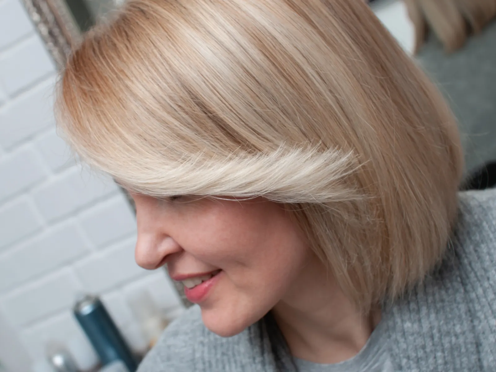 Midi Bob With Feathered Ombre Side Bangs