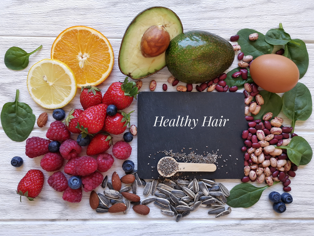 Hình ảnh hiển thị một loạt các vitamin tăng trưởng tóc tốt nhất cho một phần có tiêu đề Có bao nhiêu sợi tóc trên đầu