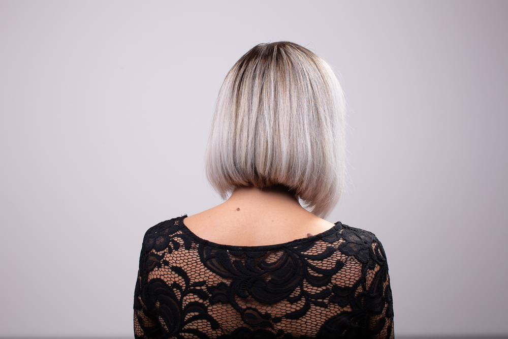 Midi Inverted Silver Bob Short Grey Hairstyle for Women