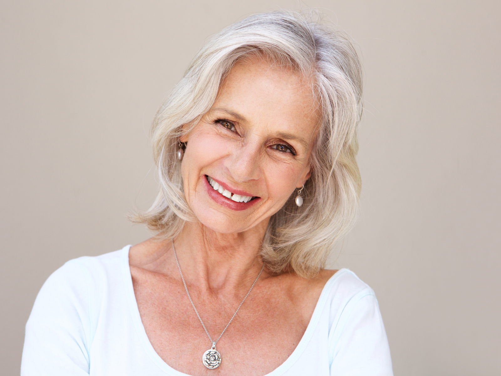 Voluminous Body Wave Lob, a great hairstyle for women over 70