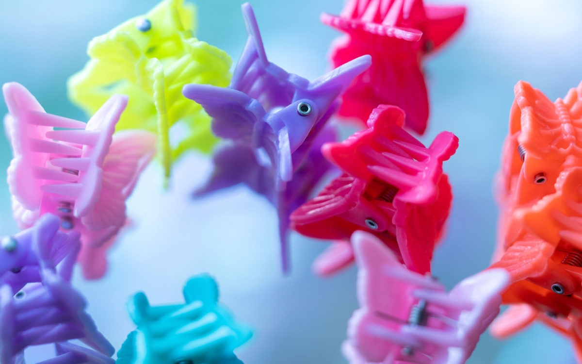 11 Trendy Butterfly Clip Hairstyles to Wear in 2022