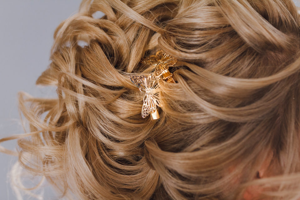 11 Trendy Butterfly Clip Hairstyles to Wear in 2024