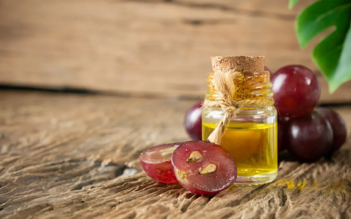 Grapeseed Oil for Hair | Pros, Cons & How-to Guide