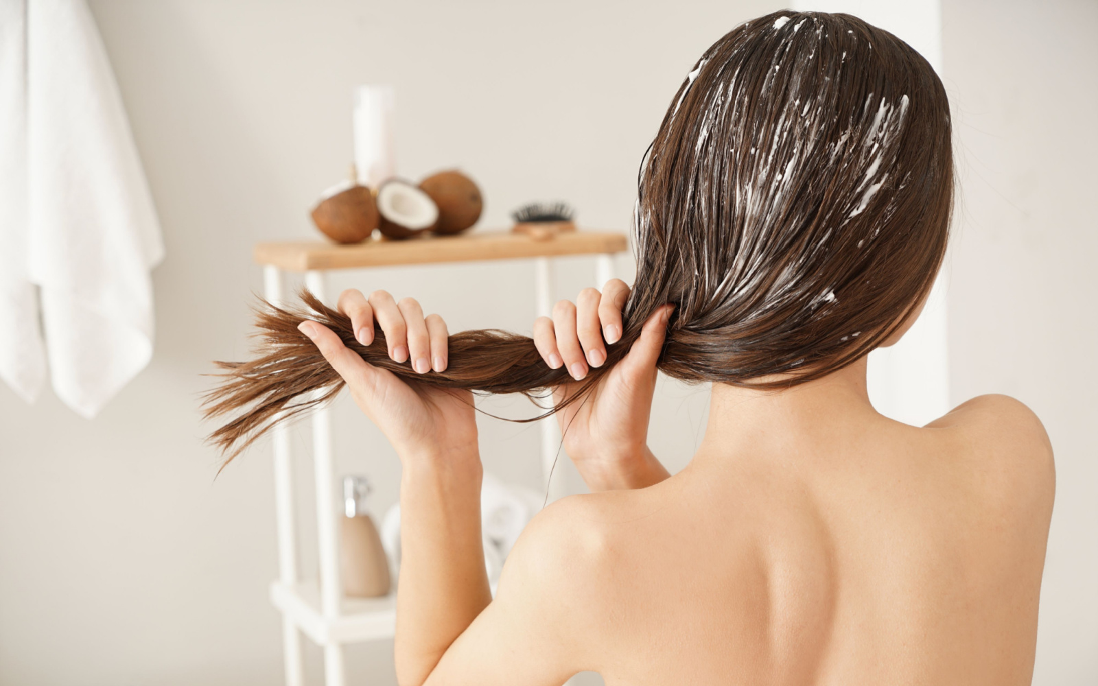 Does Coconut Oil Remove Hair Dye? | Detailed Guide