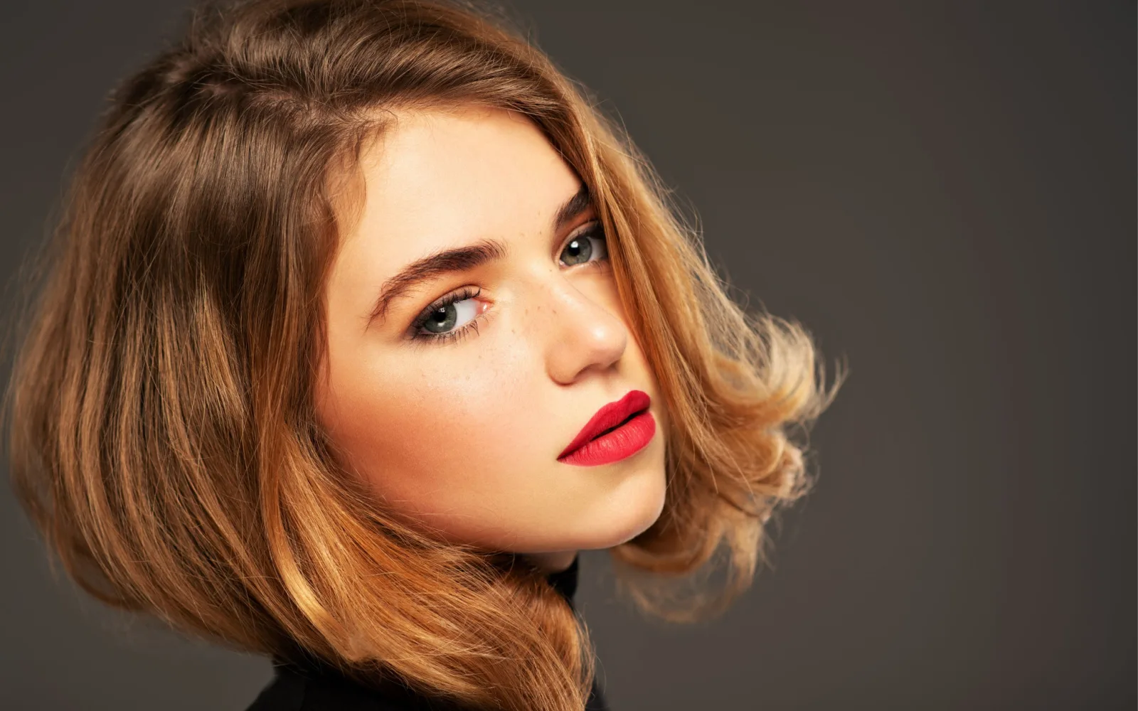 Why Does My Hair Flick Out at the Ends? | 6 Reasons