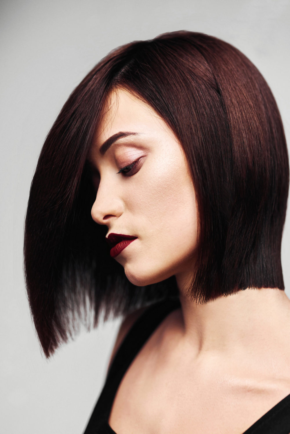 Midi Blunt Bob, a great short hairstyle for chubby faces