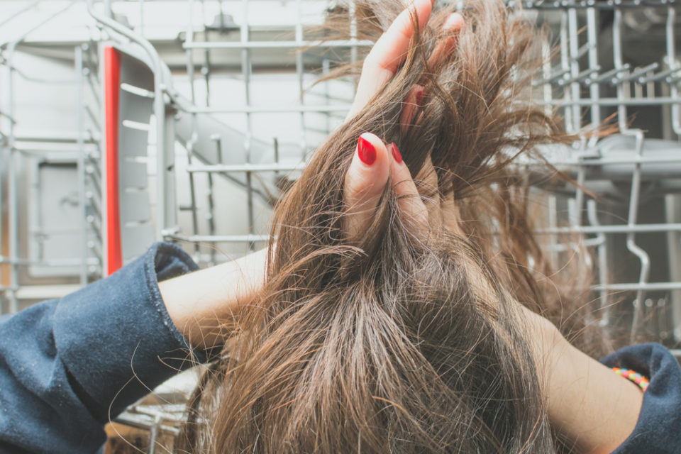 why-is-my-hair-sticky-5-main-problems-fixes