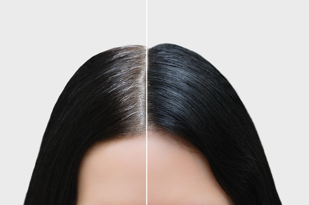 Trước khi một người phụ nữ dùng thuốc nhuộm cho tóc bạc trong studio để chụp một đoạn phim đã che đi mái tóc hoa râm