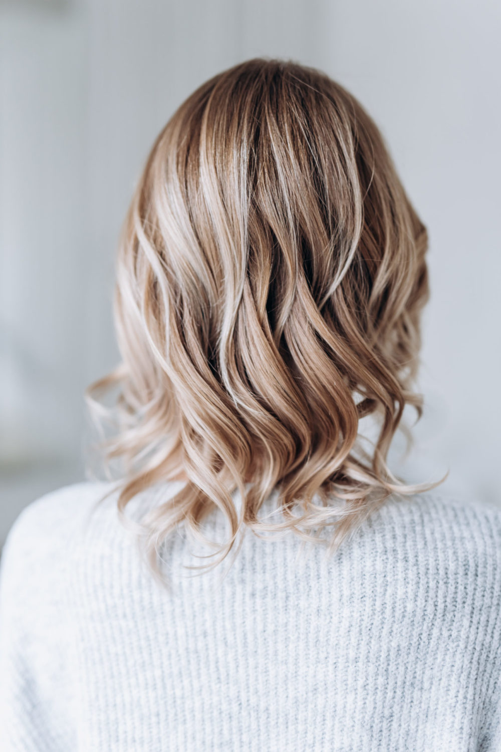 A featured medium layered haircut titled Weightless Lob With Blended Layers