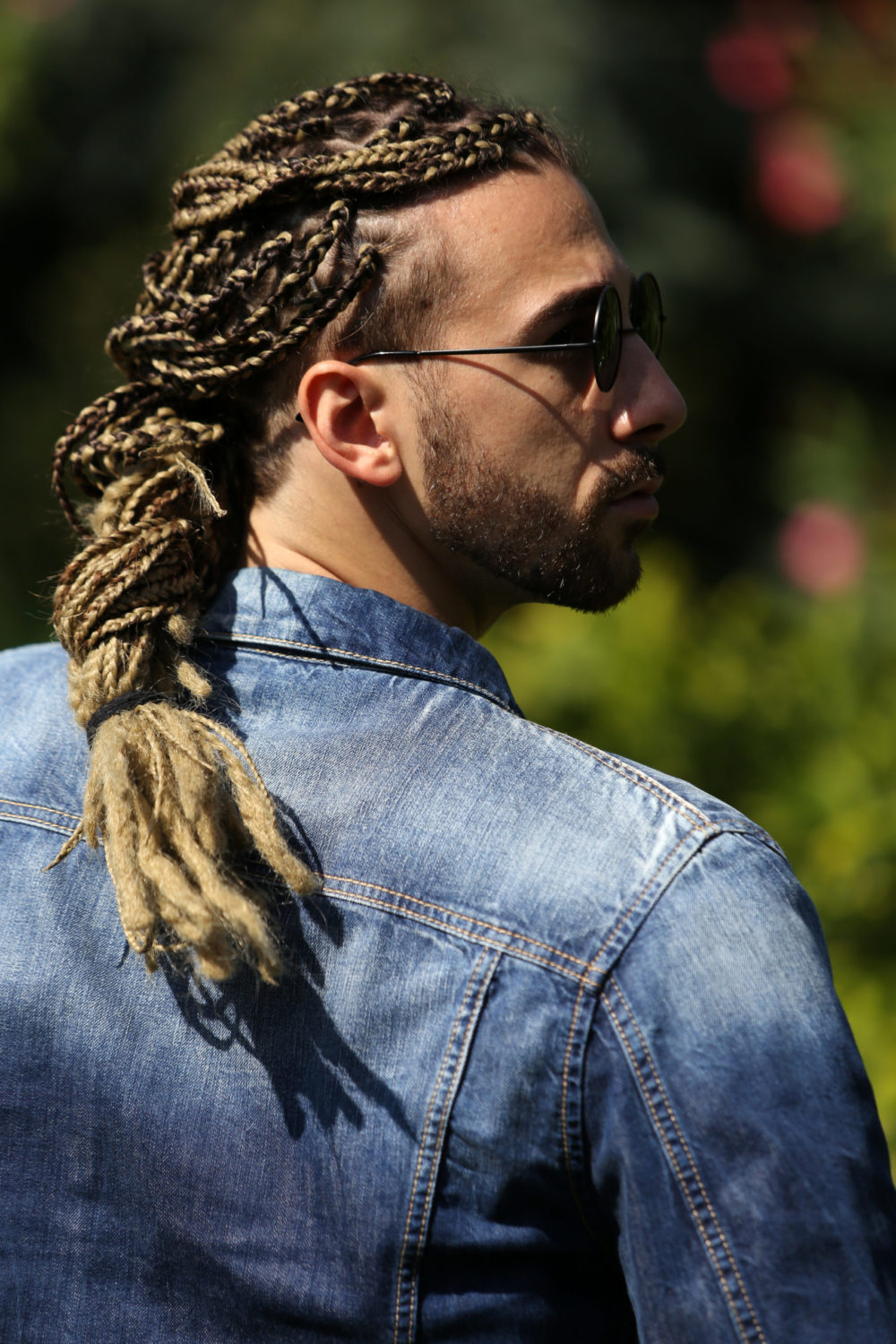 As a featured image for a roundup of the best braids for white men, a guy wears a Two-Tone Box Braids in Mega Braid hairstyle