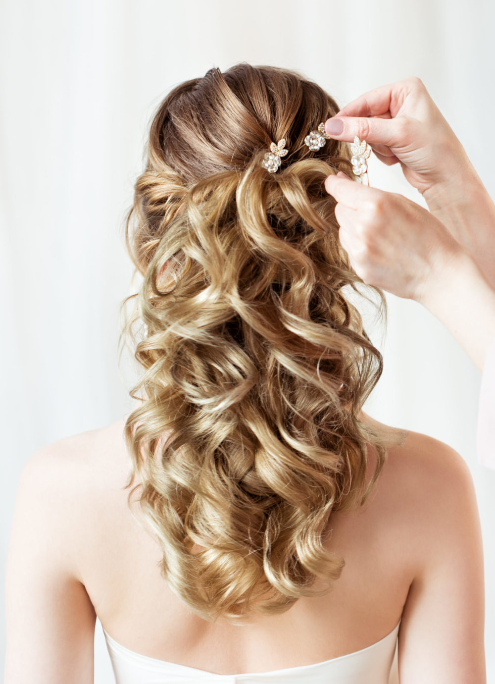 20 Gorgeous Prom Hairstyles for 2023 | From Boho to Glam