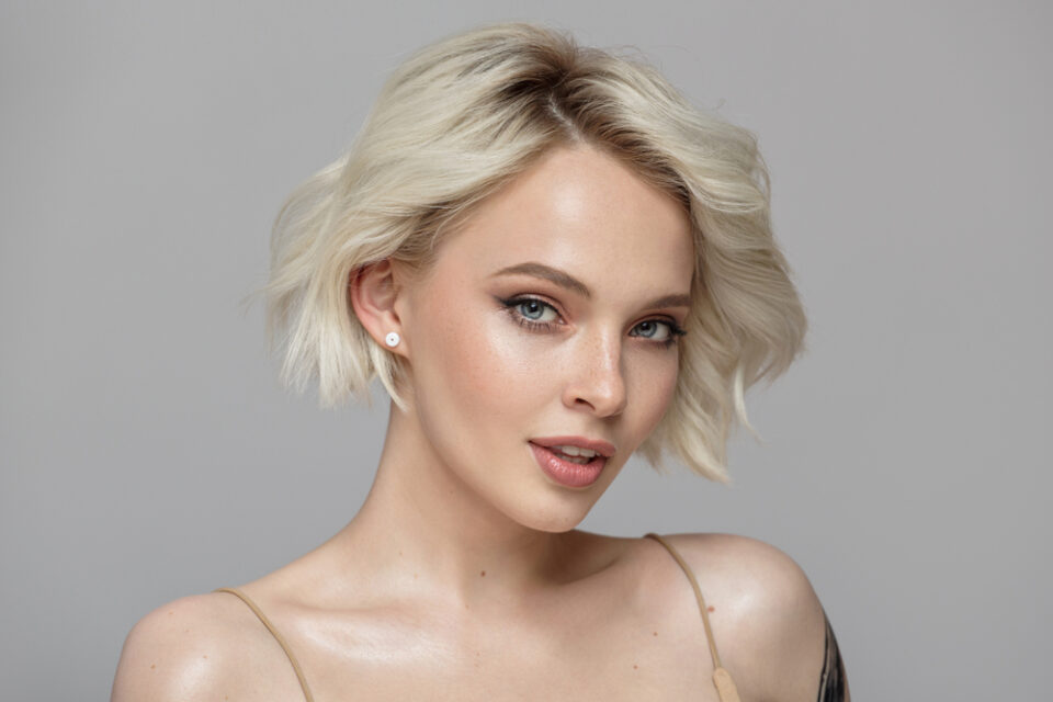 15 Stunning Short Haircuts for Oval Faces in 2025